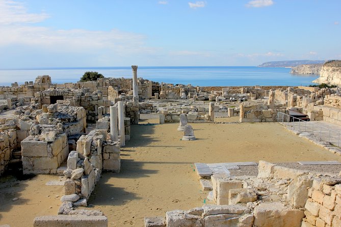 Aphrodite's Birthplace, Lefkara & Kourion Day Trip from Paphos - Stop 2: Pano Lefkara UNESCO lanes, Lefkaritiko lace, and silver work