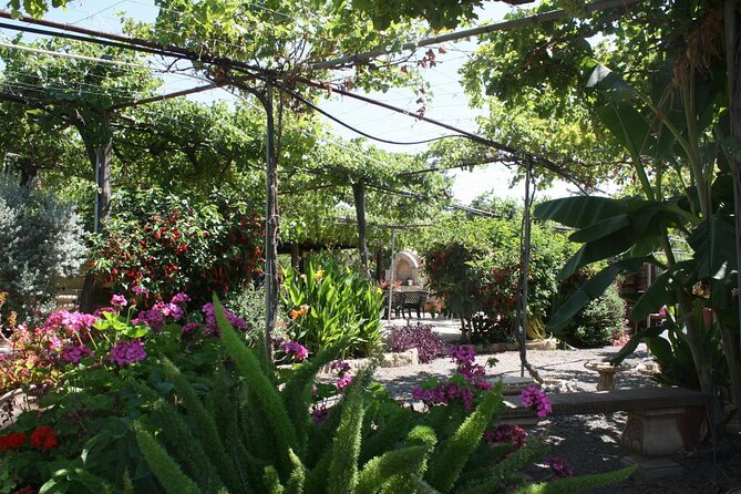 Caledonia Waterfalls Tour with Lunch - Lunch at the mountain restaurant: why included matters