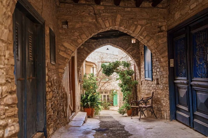 From Paphos: Larnaca Highlights Tour with Lefkara & Nicosia - Nicosia’s old part and the Green Line: what it feels like