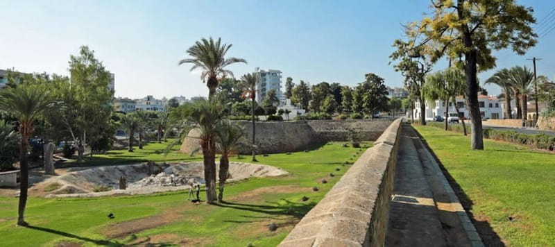From Paphos: Nicosia Tour in Polish - Ledra Street and the Green Line crossing point: a very specific walk