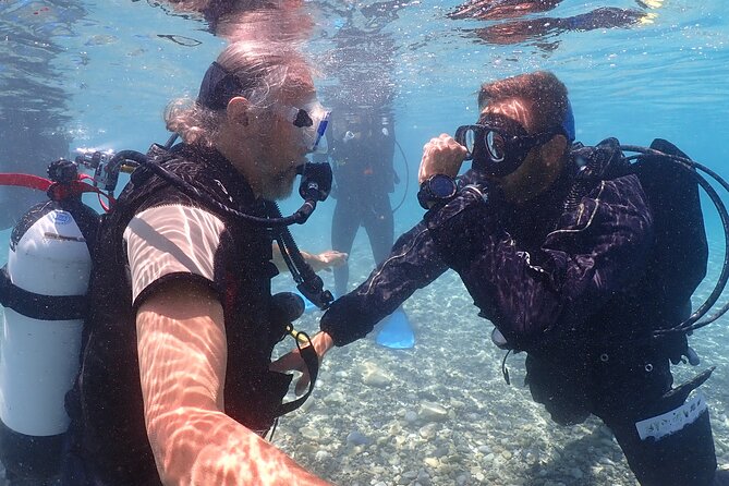 Introductory diving in small groups - The tiny group rule, PADI guidance, and the instructor vibe that helps you relax
