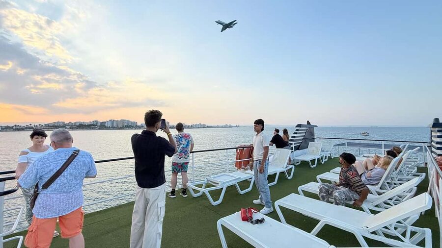 Larnaca: Disco Sunset cruise - Where the cruise starts: the sales kiosk to M/V Okeanis