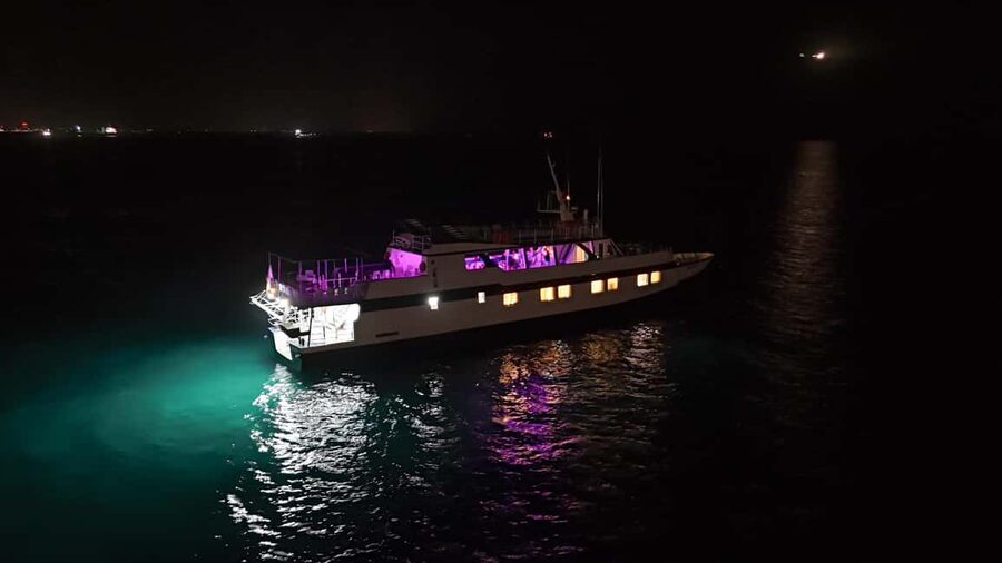 Larnaca: Disco Sunset cruise - Mackenzie Beach stop: how to use your 30 minutes best