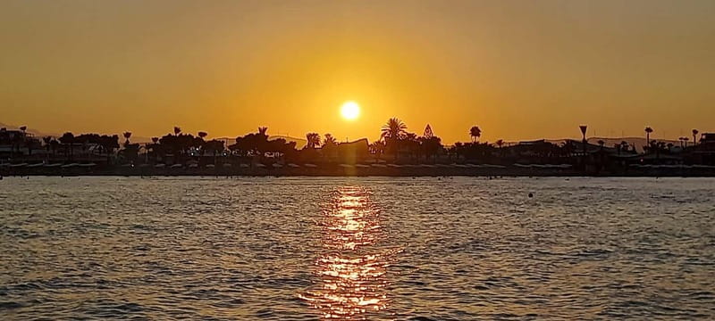 Larnaca: Sunset Cruise with Unlimited Wine & Beers - Getting aboard at the right time, for an easy 90-minute plan