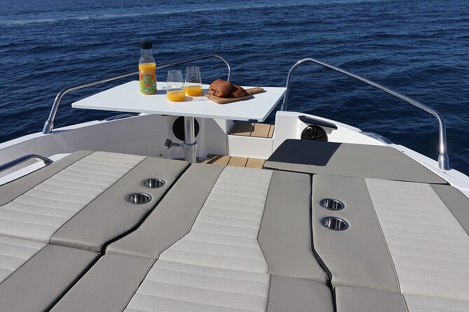 Luxury Charter on Blue Lagoon Flyer (Karnic CS10) to Blue Lagoon - Price and value, in plain terms