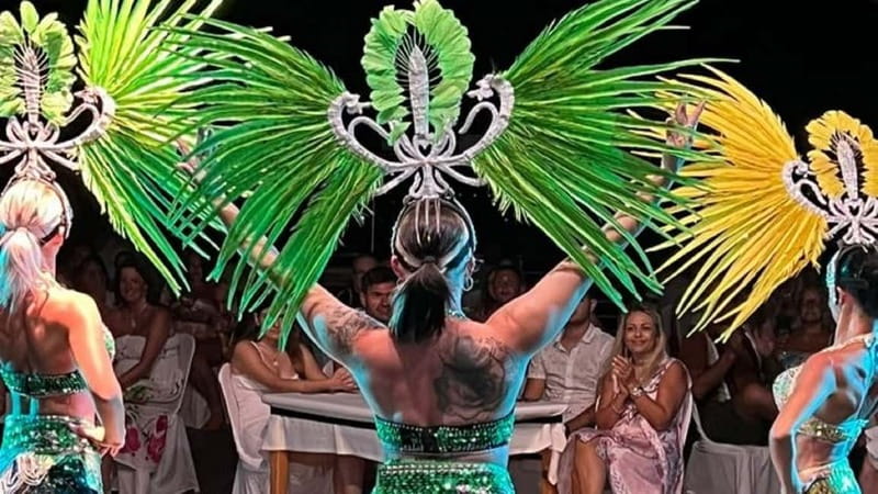 Paphos: Wave Dancer Fireworks, Buffet Dinner & Show Cruise - Service and Table Setup: Guaranteed Individual Tables