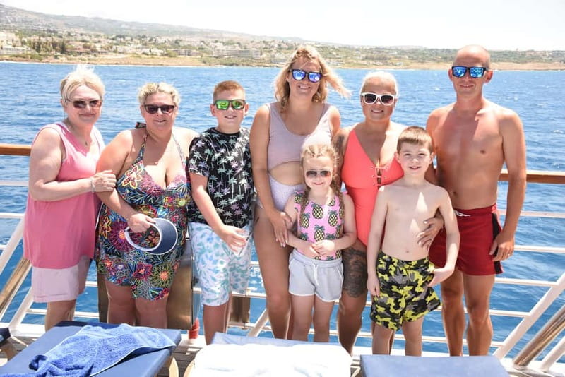 Paphos: Wave Dancer Half-Day Cruise with BBQ and Open Bar - The onboard BBQ lunch: what you get and why it tastes better at sea