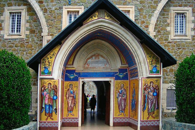Private Troodos, Kykkos & Aphrodite's Birthplace from Limassol - Makarios III Tomb on Mount Throni: when the view becomes the main attraction
