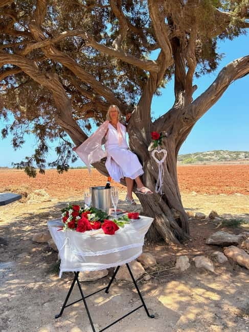 Romantic tour for lovers, couples or friends - Pickup, Timing, and the Private-Group Feel