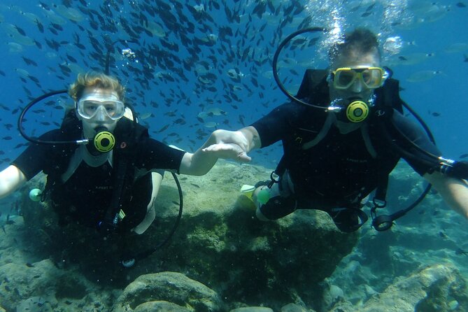 SCUBA DIVING first time experience - The 3-part schedule: theory, skills in shallow water, then a gradual descent