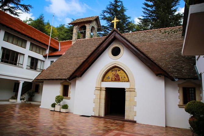 Tour to Troodos, Kykkos Monastery, Omodos and Winery from Paphos - Archbishop Makarios III Tomb on Throni Hill: views plus reflection time