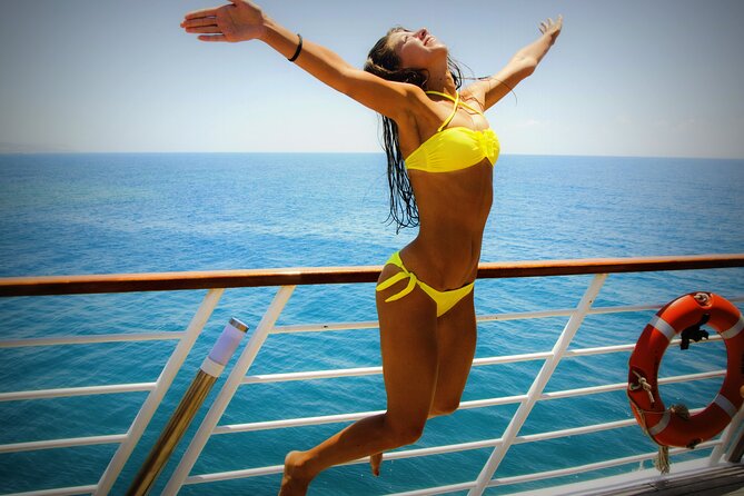 Wave Dancer Sunshine Full Day Cruise - All Inclusive - Onboard comfort: sun time, showers, and staff that manage the day
